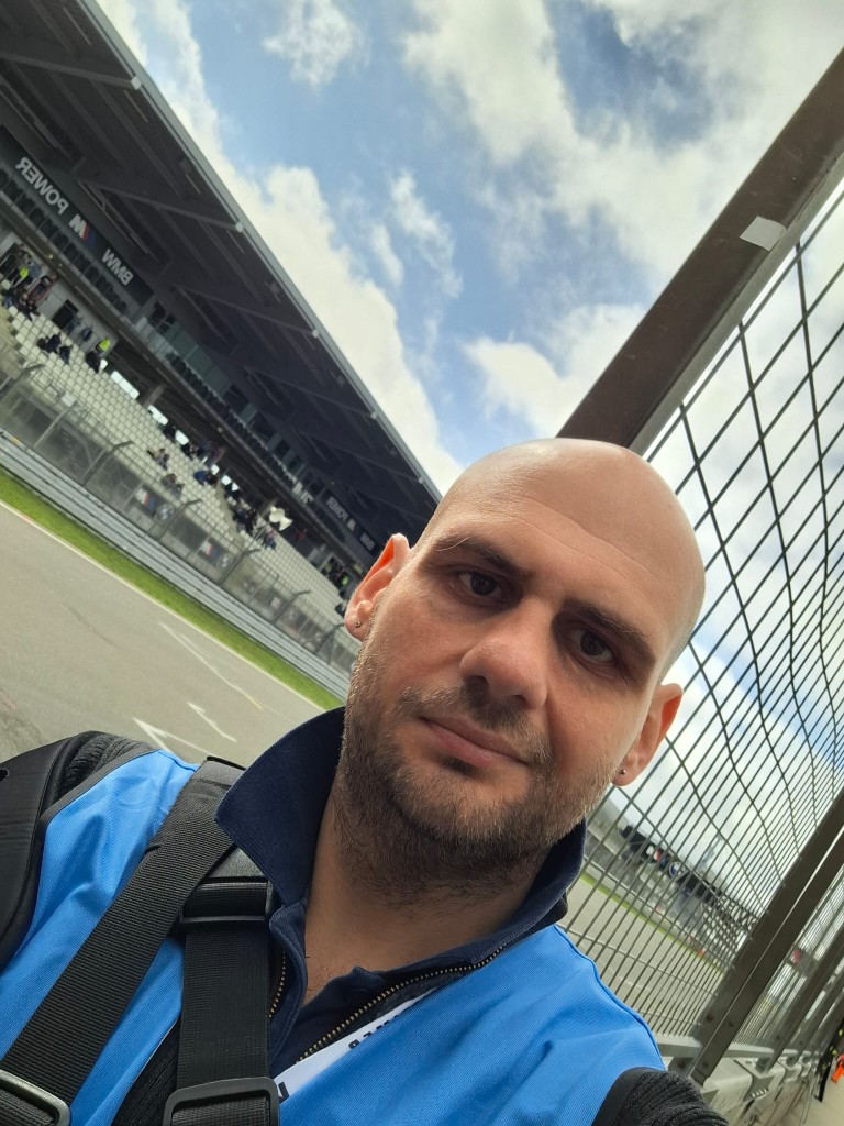 Portrait of Batuhan Pehlivan, motorsport photographer